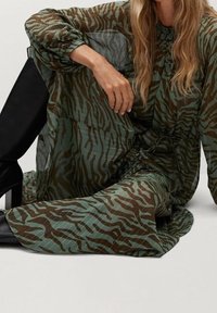 Mango Denní šaty - khaki