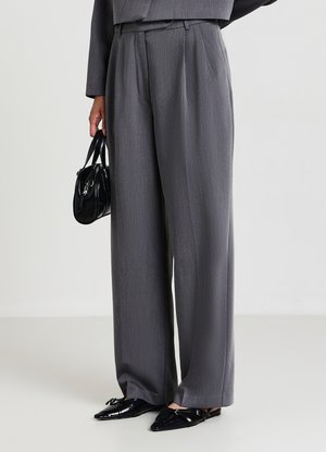 PALAZZO CON DOPPIA PINCES - Pantalon classique - grigio fumo melange