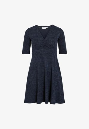 Marineblaues Wickelkleid mit kurzen Ärmeln, strukturiertem Muster, V-Ausschnitt und ausgestelltem Rockdesign, gefertigt aus weichem, dehnbarem Stoff.