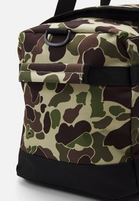 Carhartt WIP JACK DUFFLE BAG UNISEX - Sac week-end - camo duck, green