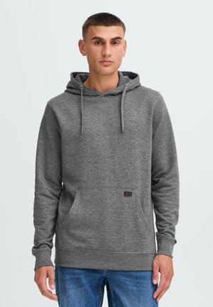 Grauer Baumwoll-Hoodie mit Kängurutasche, verstellbare Kapuze, gerippten Bündchen und Saum. Verfügt über ein kleines Markenlabel auf der Vorderseite.