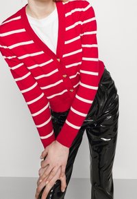 Monki Chaqueta de punto - red