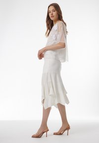 Leem Falda acampanada - white