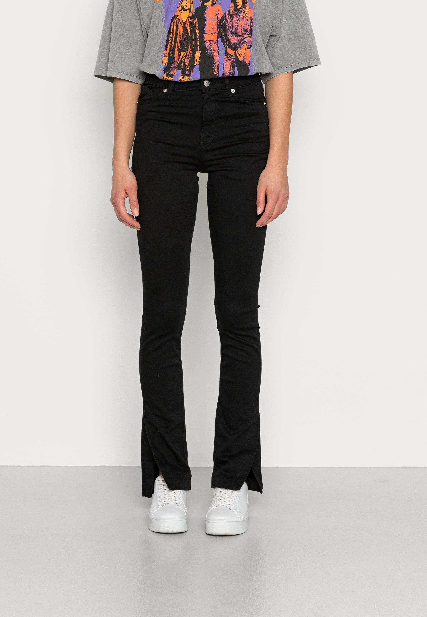 NA-KD SIDE SLIT SKINNY JEANS - Aptempti 