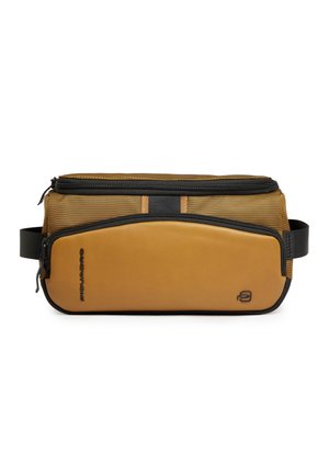 Marsupio rettangolare marrone e beige con due scomparti con cerniera, tracolla nera regolabile e logo sulla tasca anteriore.