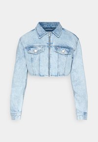 Lyseblå cropped denimjakke med lange ermer, to brystlommer og glidelås foran. Har klassisk denimtekstur og sy detaljer.