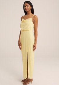 WE Fashion Společenské šaty - yellow