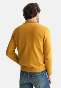 GANT CLASSIC C NECK - Jersey de punto - maple yellow