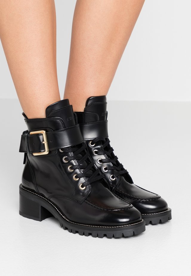 DJUNA AUBINE - Bottines à lacets - black