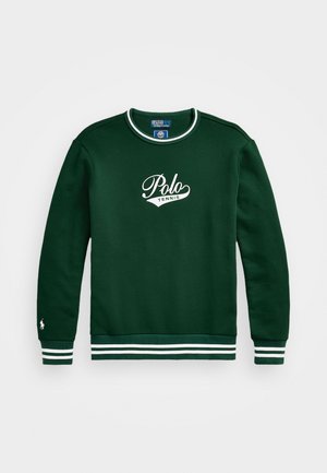 Ciemnozielona bluza z długim rękawem z białym logo "Polo Tennis" na piersi, rękawy i dół wykończone białymi i zielonymi paskami oraz małe białe logo na lewym rękawie.