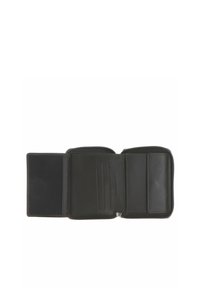 Portefeuille en cuir noir déplié, montrant des emplacements pour cartes, une poche à monnaie zippée et un compartiment doublé de tissu sur fond blanc.