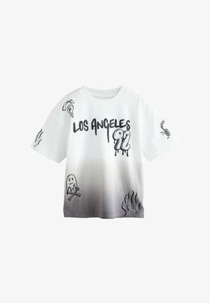 Lyhythihainen T-paita, jossa valko-harmaa liukuvärjäys, musta teksti "Los Angeles 92" ja erilaisia mustia graffitityylisiä kuvia, kuten liekkejä ja pääkallo.