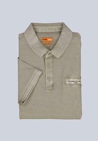 Beige Polo-Shirt aus strukturiertem Stoff, mit Knopfleiste, kurzen Ärmeln und umgeschlagenem Kragen. Etikett trägt den Namen "emilio adani."