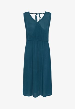 Robe sans manches de couleur turquoise avec un décolleté en V, un design croisé, une taille froncée et un tissu texturé. Présente une fermeture à lacer au dos et des détails à bords festonnés.