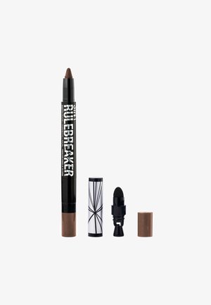 Pastello per trucco marrone con corpo nero, caratterizzato da un audace testo bianco. Include una punta nera per sfumare e un cappuccio lucido e decorato.