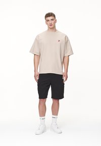 Pegador LEONO BOXY TEE - Základné tričko - washed desert sand