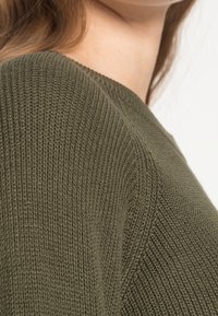 Vero Moda Strickpullover - khaki
