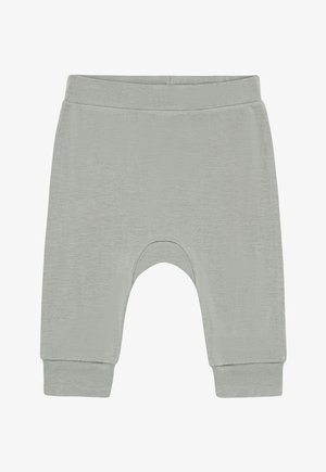 Hellgraue Babyhosen aus weichem Stoff mit elastischem Bund, umgeschlagenen Beinabschlüssen und einem tief heruntergezogenen Schritt für Komfort und Bewegungsfreiheit.