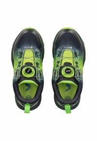 Schuhe mit einem dunkelblauen und leuchtend grünen Farbschema, Obermaterial aus Mesh und Synthetik, BOA-Schnürsystem und strukturierten Sohlen.