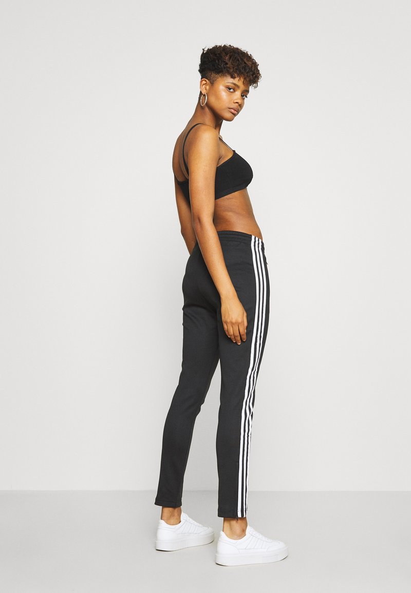 adidas Originals SUPERSTAR - Trainingsbroek - black/white/zwart - Zalando.nl