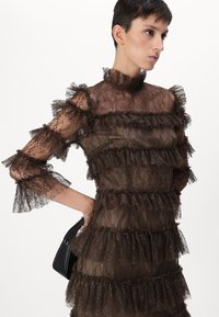 Malina CARMINE MINI DRESS - Kokteilinė suknelė / vakarėlių suknelė - chocolate