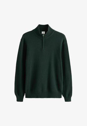 Strikket, mørkegrøn pullover med høje krave, halvzip-lukning, ribbede manchetter og kant, der har en blød tekstur og afslappet pasform.