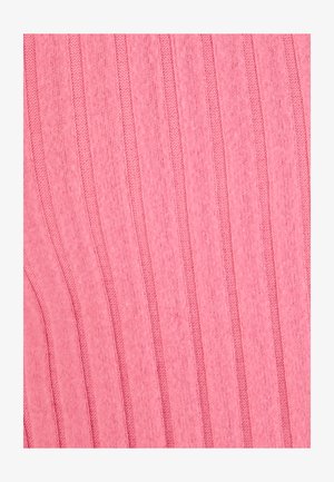 Tejido de ribete rosa con rayas verticales, que presenta una textura suave y una apariencia ligera. Adecuado para ropa informal o para superponer.