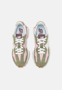 New Balance WS327 - Zapatillas - dark olivine