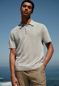 Thumbnail Image 3