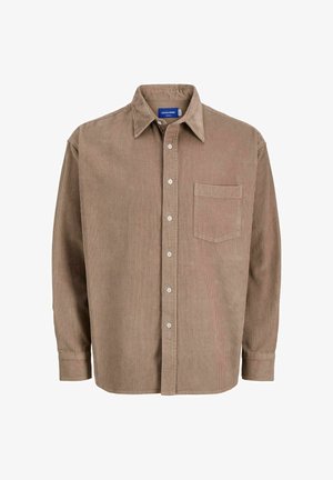 Camisa de pana marrón con cuello abotonado, bolsillo frontal, mangas largas y una textura acanalada vertical.
