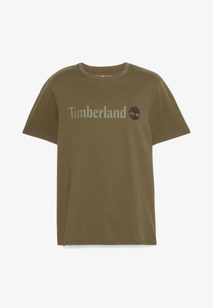 Oliven grøn bomulds t-shirt med korte ærmer, rund halsudskæring og "Timberland" logo i lys grå. Har et træ grafik ved siden af teksten.