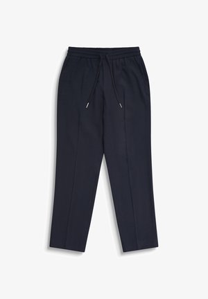 Pantalones azul marino de corte cónico con cintura elástica y cordón negro, bolsillos laterales y pliegues frontales.