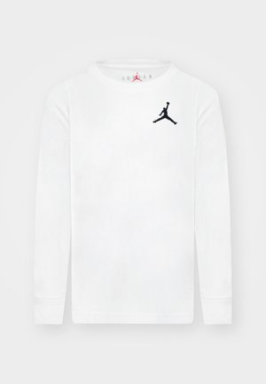 Hvid langærmet crewneck-shirt med sort Jumpman-logo på venstre bryst og rødt Jumpman-logo inde i kraven.