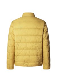 Chaqueta de abrigo amarilla con diseño acolchado, cuello alto y puños elásticos. Presenta una textura lisa y mate, y es ligera. Vista posterior.