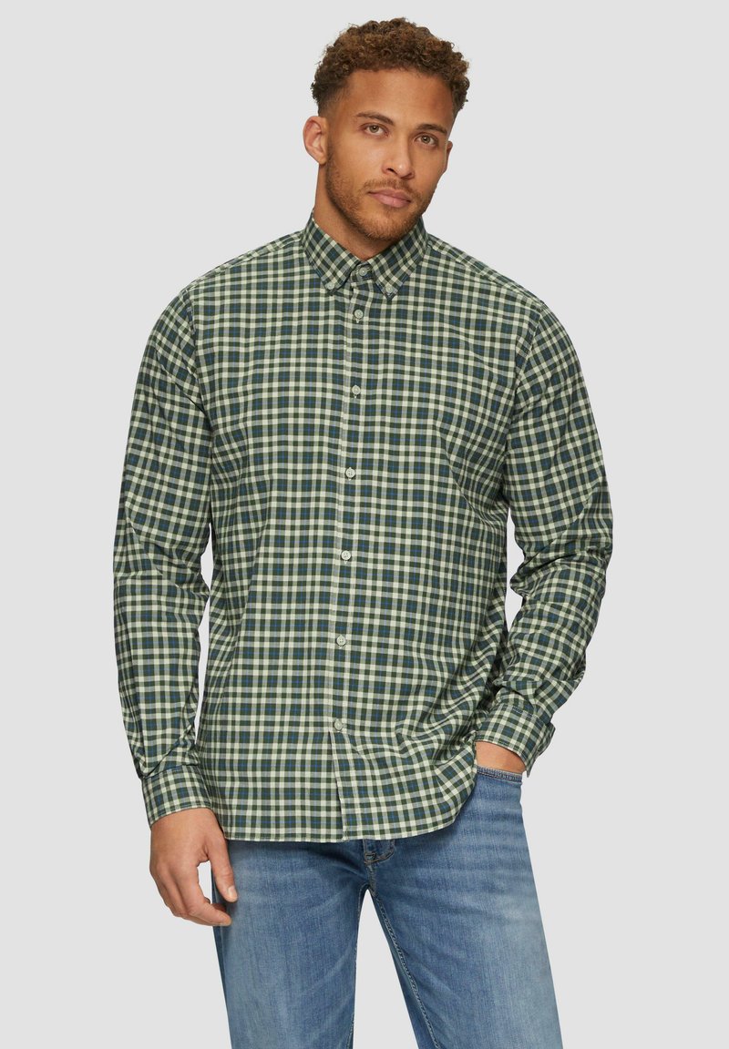 Zielona i granatowa koszula w kratę z guzikami, z kołnierzykiem, długimi rękawami i prostym dołem, wykonana z miękkiego materiału. Posiada klasyczne zapięcie na guziki.