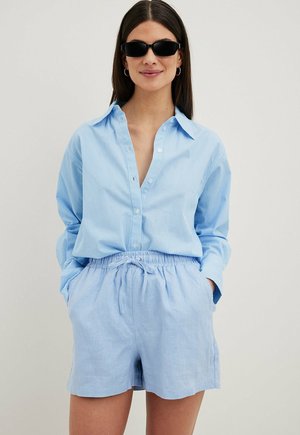 NA-KD MIT ELASTISCHEM TAILLENBUND - Šortky - blue