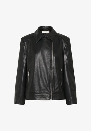 Melnas ādas jaka ar klasisku apkakli, asimetrisku rāvējslēdzēju un diviem rāvējslēdzēja sānu kabatām; gluda tekstūra ar minimālu noformējumu.