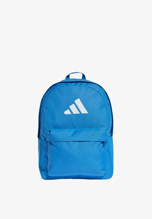 Zaino blu con tasca frontale con zip e logo bianco a tre strisce centrato sul pannello frontale superiore.