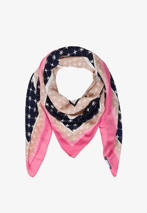 Vierkante sjaal met beige, marineblauwe en roze kleurvlakken met witte kruispatronen, gevouwen in een losse driehoekige vorm.