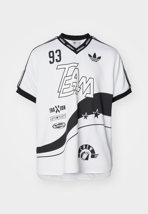 Krátky rukáv dres vyrobený z bielej sieťoviny s čiernymi akcentmi, s veľkými grafikami, číslami a logami v tučnej typografii.