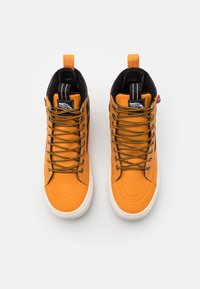 Vans Baskets montantes - apricot