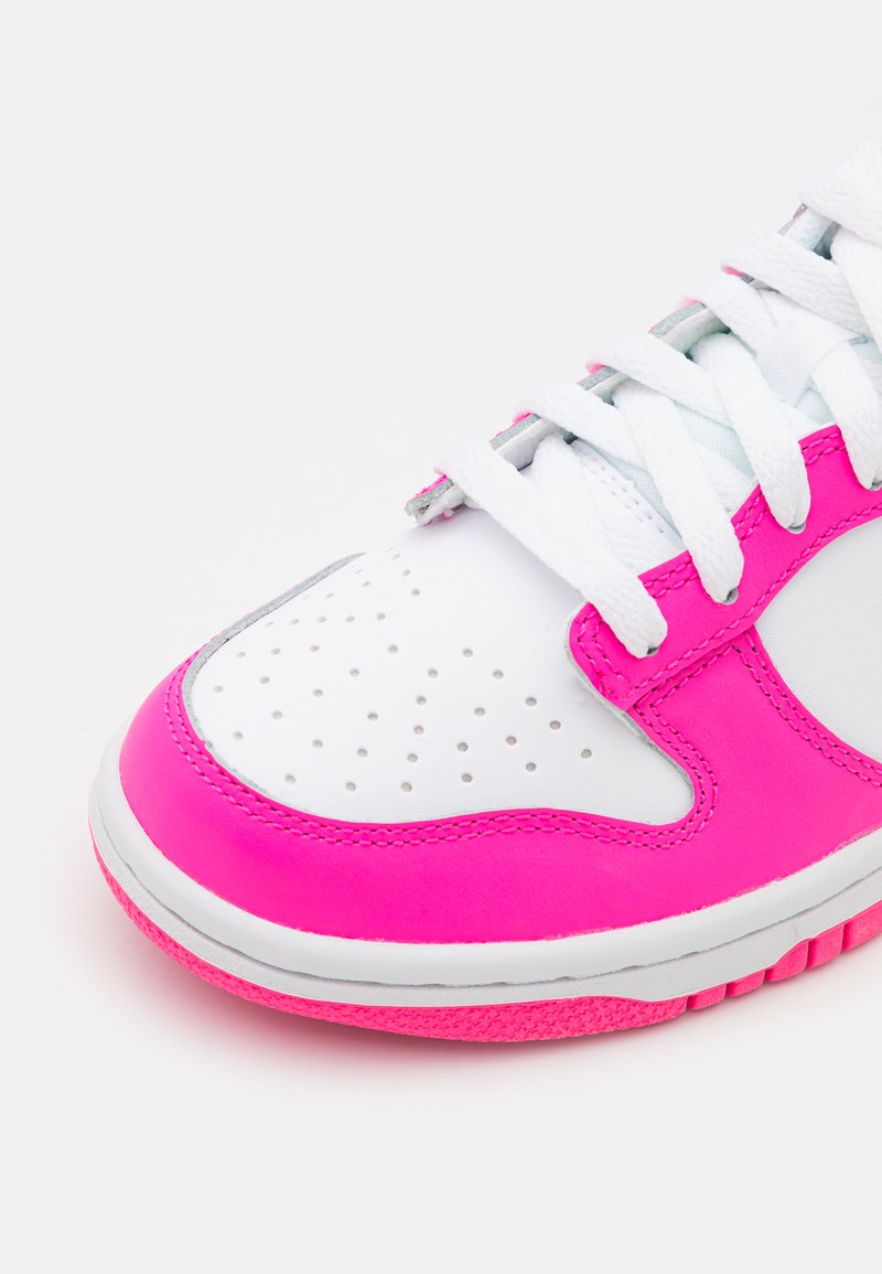 Nike Sportswear DUNK LOW UNISEX Sneakers basse white/laser