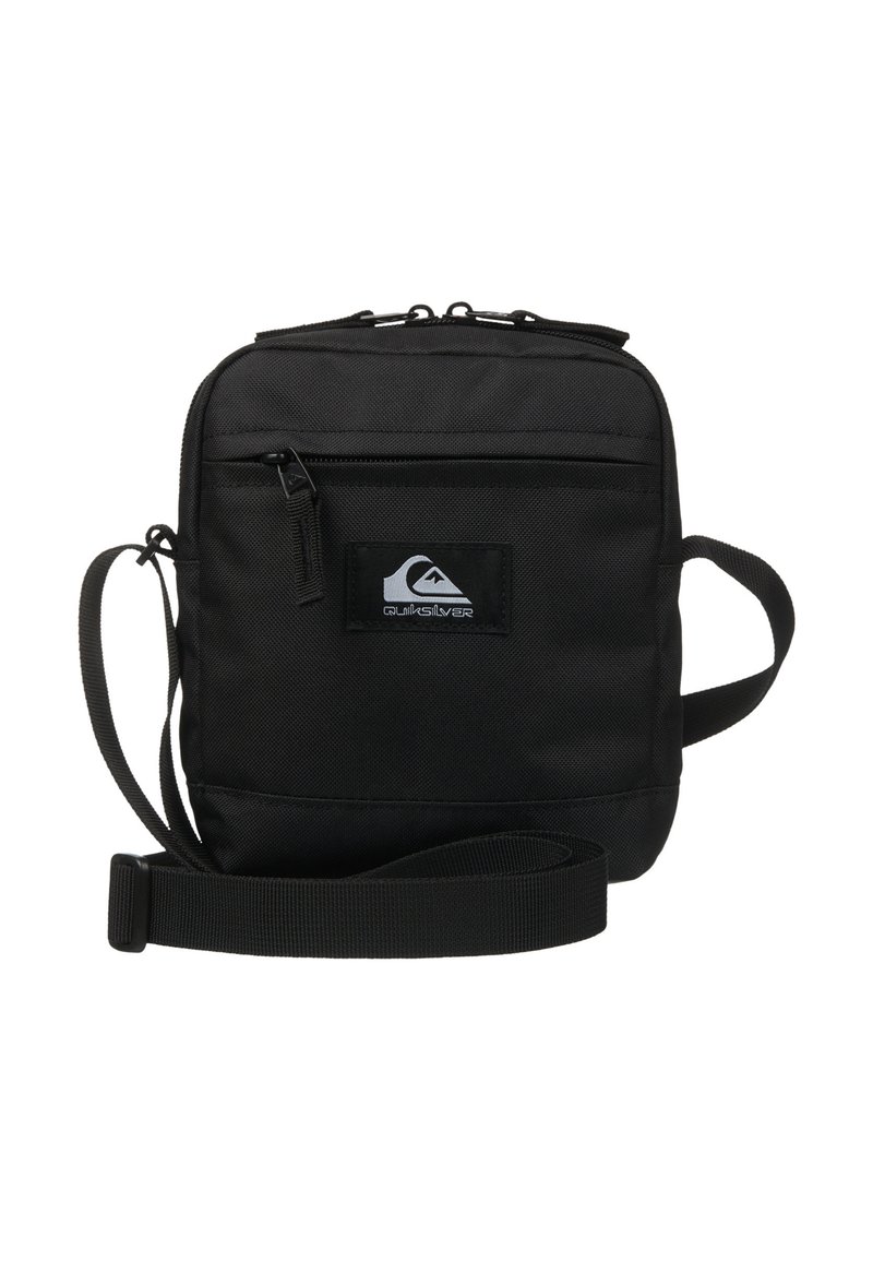 Borsa a tracolla nera realizzata in tessuto resistente, con una tasca anteriore con zip, tracolla regolabile e una patch con logo sulla parte frontale.