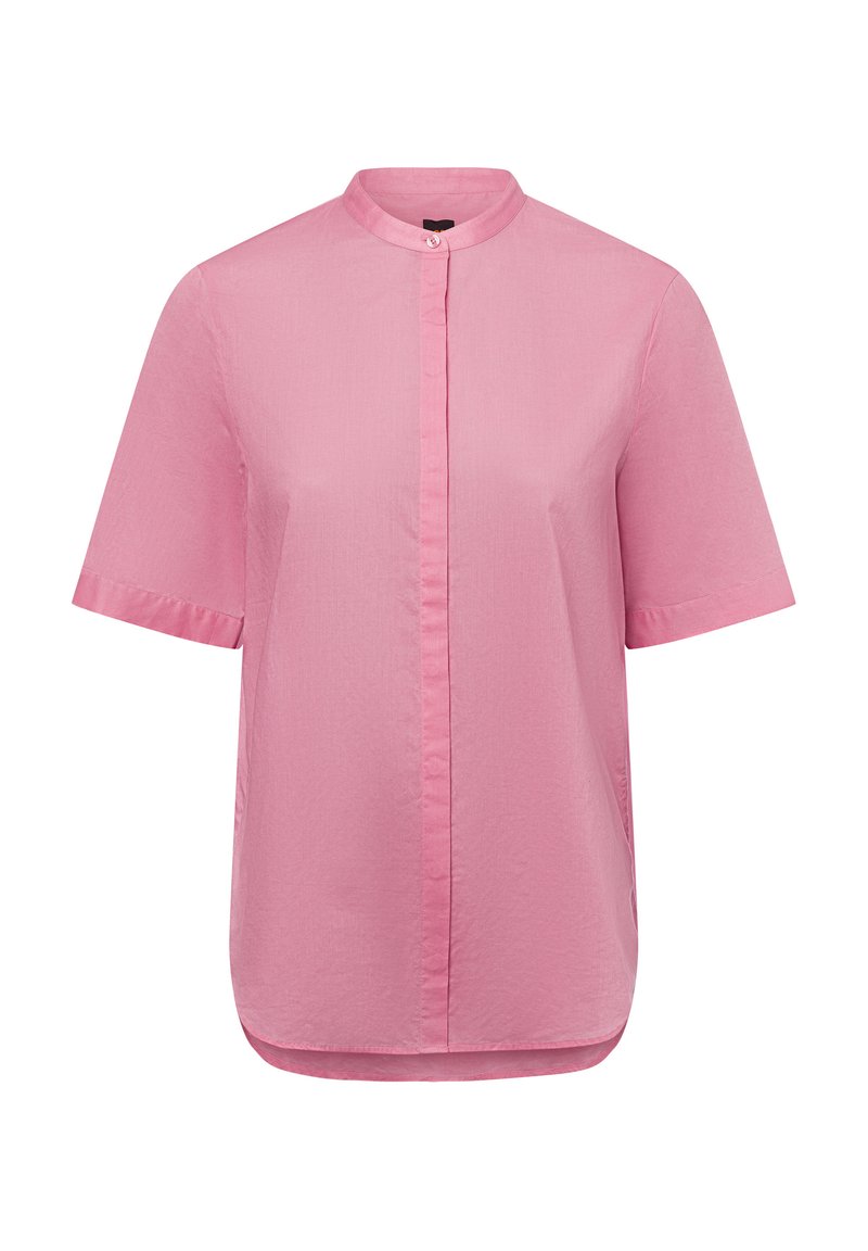 Roze blouse met korte mouwen, een staande kraag en een verborgen knopenlijst aan de voorkant, gemaakt van lichtgewicht stof.