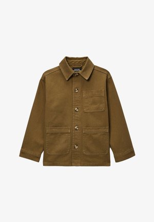 Veste marron boutonnée avec col, trois poches plaquées et manches longues, fabriquée en tissu solide.