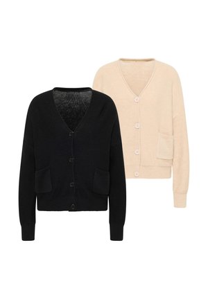 Twee lange mouw button-up vesten met voorzakken, één in het zwart en één in beige, afgebeeld op een witte achtergrond.