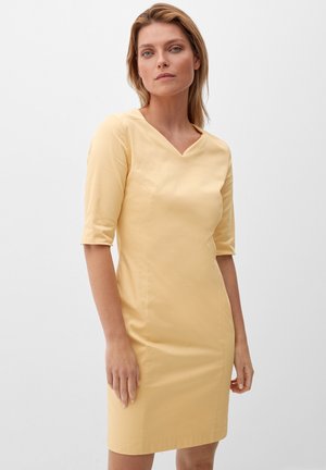 s.Oliver BLACK LABEL Robe fourreau - hellgelb