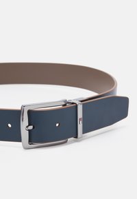 Tommy Hilfiger DENTON - Cintura - military denim/tan