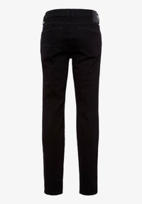 Schwarze Denim-Jeans, Slim Fit, mit einer glatten Textur, fünf Taschen und einem Logo-Patch auf der Rückseite. Keine sichtbaren Abnutzungserscheinungen oder Verwitterung.