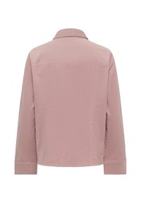 Ružičasta jakna od kordura dugih rukava s kragnom, prikazana straga na bijeloj pozadini.